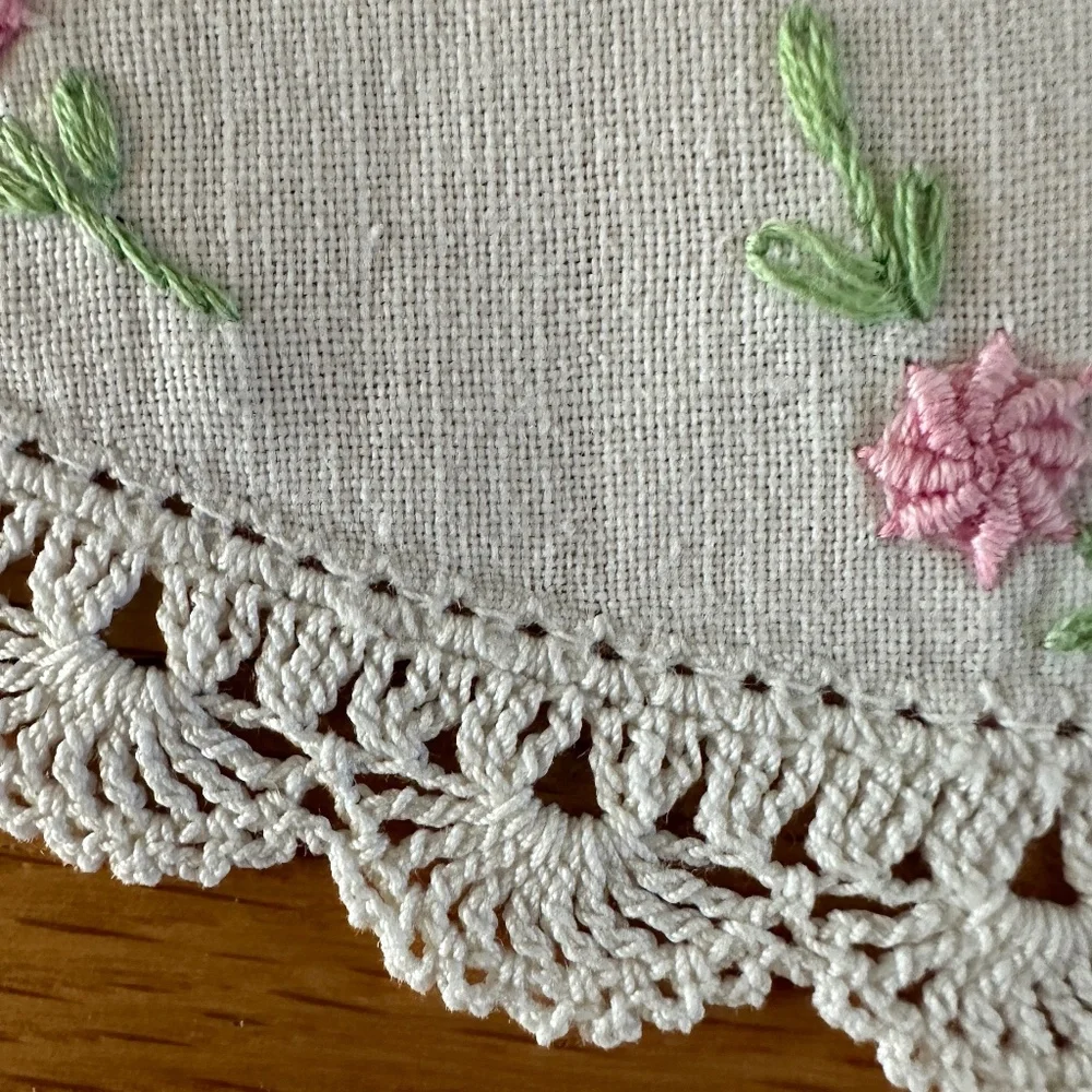 Vintage Embroidered Linen Dresser Scarf Runner Crochet Edge 34